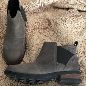Sorel Chelsea boots Size 8